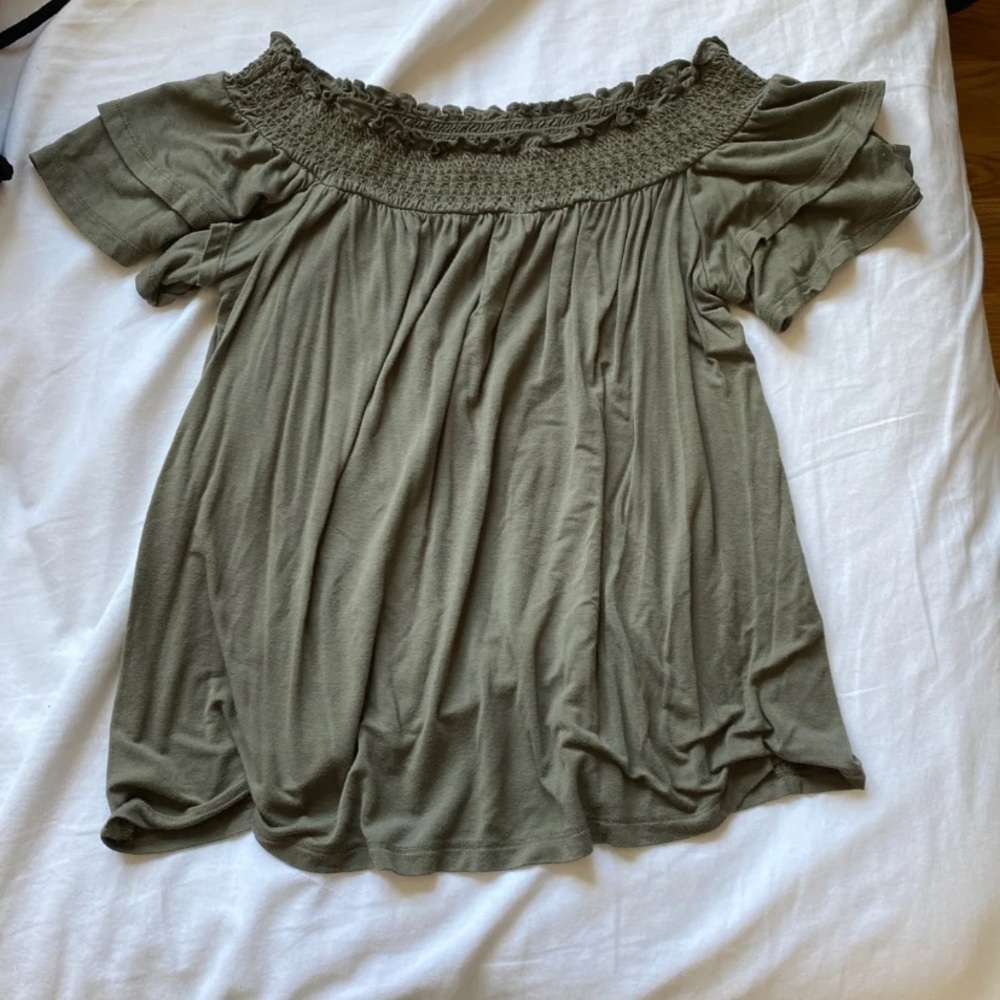 American Eagle off the shoulder top